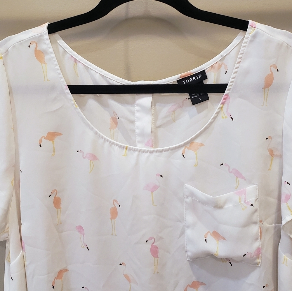 Torrid Sz 1X Flamingo Semi Sheer Top Short Sleeve Scoop Neck Button Dow… - Picture 2 of 13